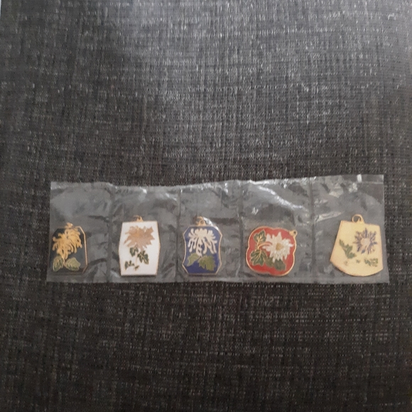 Pendant - Picture 2 of 2